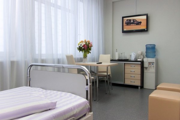 В уютных палатах с современным интерьером и дополнительными удобствами пациент чувствует себя, как дома