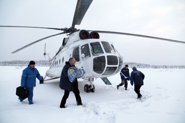 Вертолет санитарного назначения работает в любых условиях и перевозит самых маленьких больных 